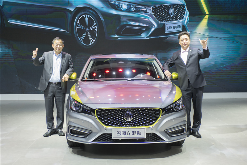 “豪華互聯網新能源轎跑”帶著一大波“爵不將就”的MG名爵新能源車向你靠近