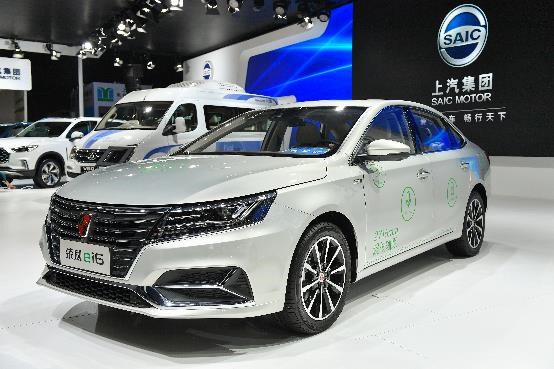 上汽創(chuàng)新產(chǎn)品“駛?cè)搿?017工博會